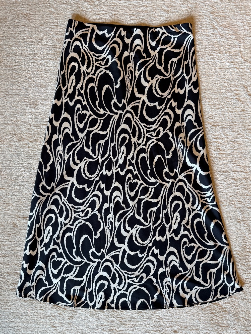 LOFT Black & White Slip Skitt